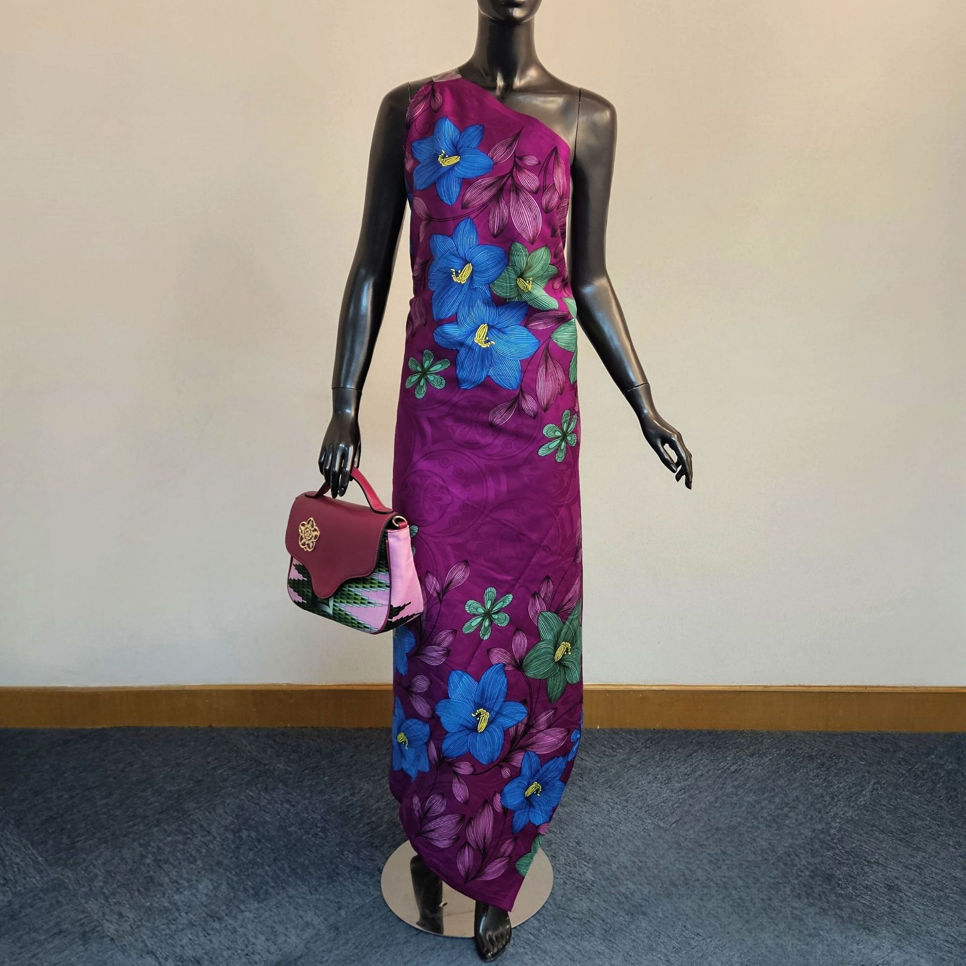 ผ้าพิมพ์ลายดอกไม้บนผ้าฝ้ายสีม่ - Sewing Batik บทวิจารณ์และราคา